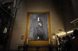 側廊にある彫刻や絵画など