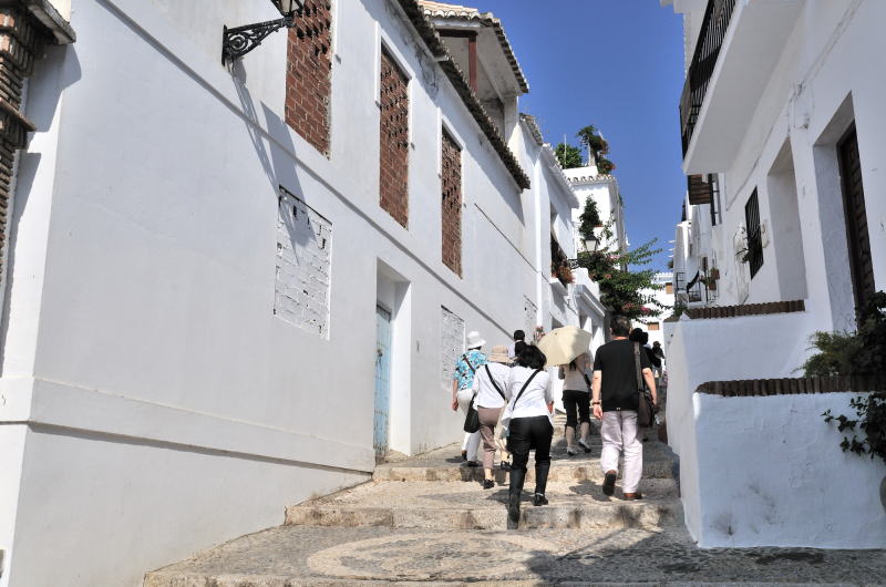 フリヒリアナ[Frigiliana]の町並みを巡る、小道の散策