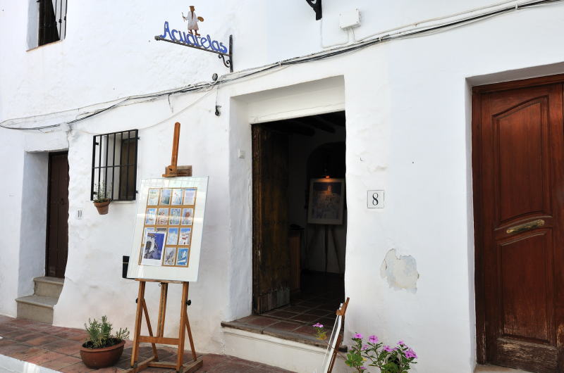 フリヒリアナ[Frigiliana]の町並みを巡る、小道の散策