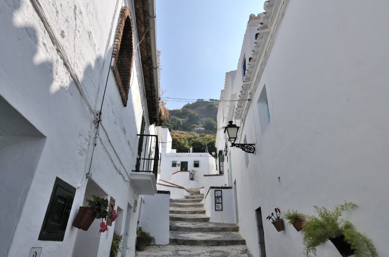 フリヒリアナ[Frigiliana]の町並みを巡る、小道の散策