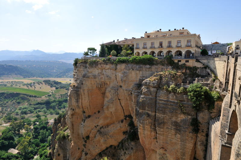 断崖の上に立つパラドール・デ・ロンダ[Parador de Ronda]