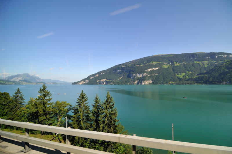 トゥーン湖[Thuner See]の北西にあるスイスの首都ベルン[Bern]を目指す