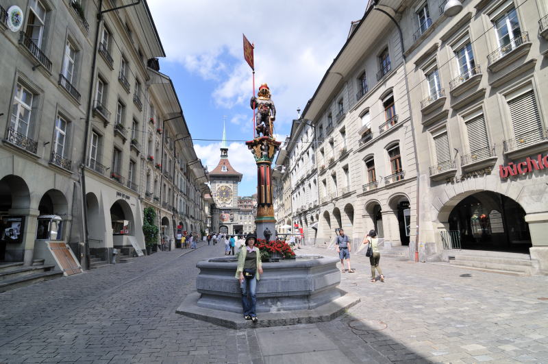 クラム通り[Kramgasse]にあるツェーリンゲンの噴水[Zähringen-brunnen](ベルン)