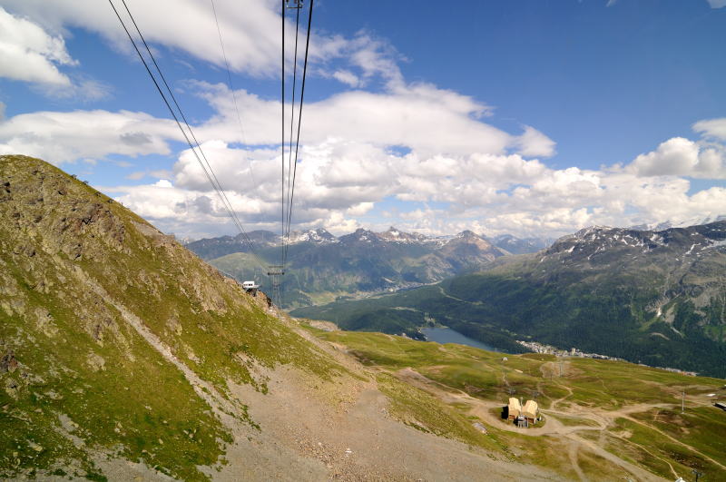 コルヴィリア[Corviglia 2486m]駅を後にピッツ・ネイル[Piz Nair]へ